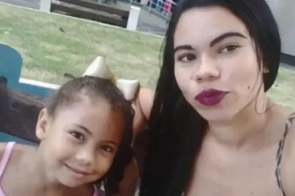Morre menina de 4 anos que teve 90% do corpo queimado em incêndio criminoso em ônibus